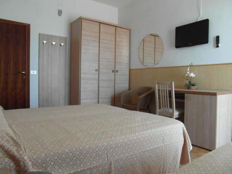 Hotel Donatello Чезенатико Экстерьер фото