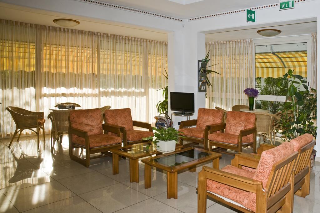 Hotel Donatello Чезенатико Экстерьер фото