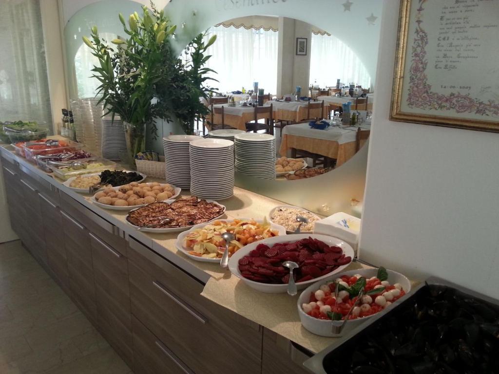 Hotel Donatello Чезенатико Экстерьер фото